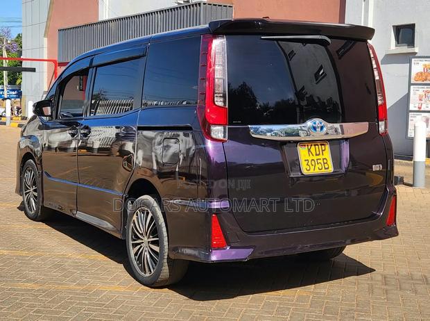Toyota Noah 2016 Burgundy
