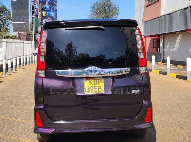 Toyota Noah 2016 Burgundy