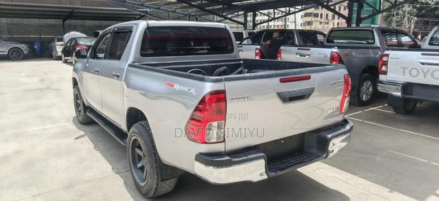 Toyota Hilux 2019 Silver