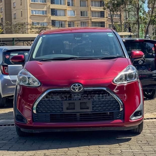 Toyota Sienta 2019 Red