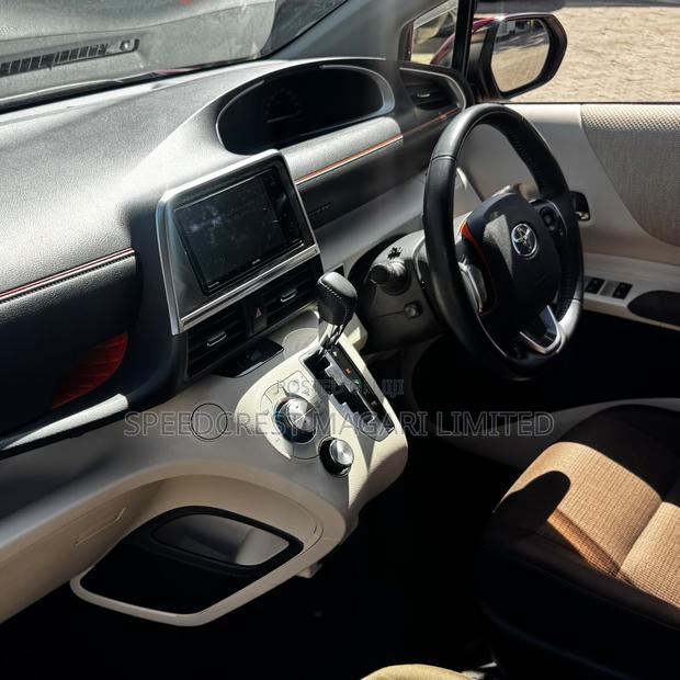 Toyota Sienta 2019 Red