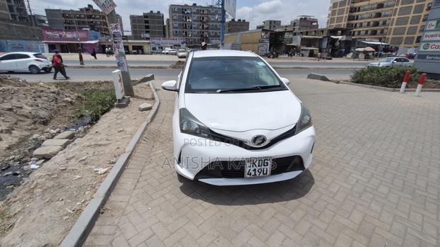 Toyota Vitz 2015 Silver
