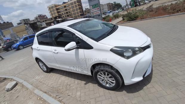 Toyota Vitz 2015 Silver