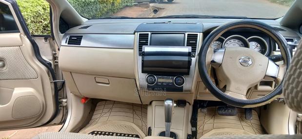 Nissan Tiida 2009 Beige