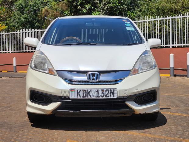 Honda Fit Shuttle 1.5 G 2WD 2015 White