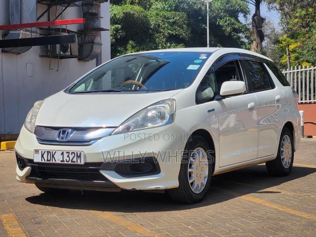 Honda Fit Shuttle 1.5 G 2WD 2015 White