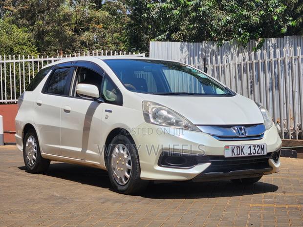 Honda Fit Shuttle 1.5 G 2WD 2015 White