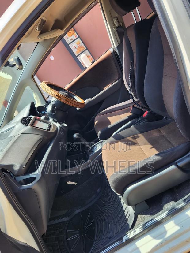 Honda Fit Shuttle 1.5 G 2WD 2015 White