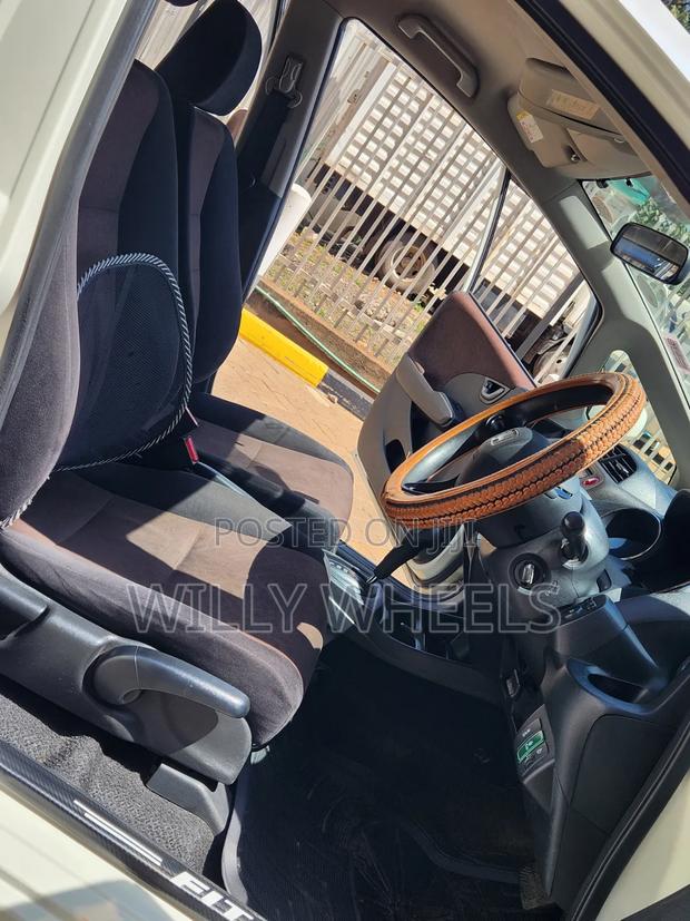 Honda Fit Shuttle 1.5 G 2WD 2015 White