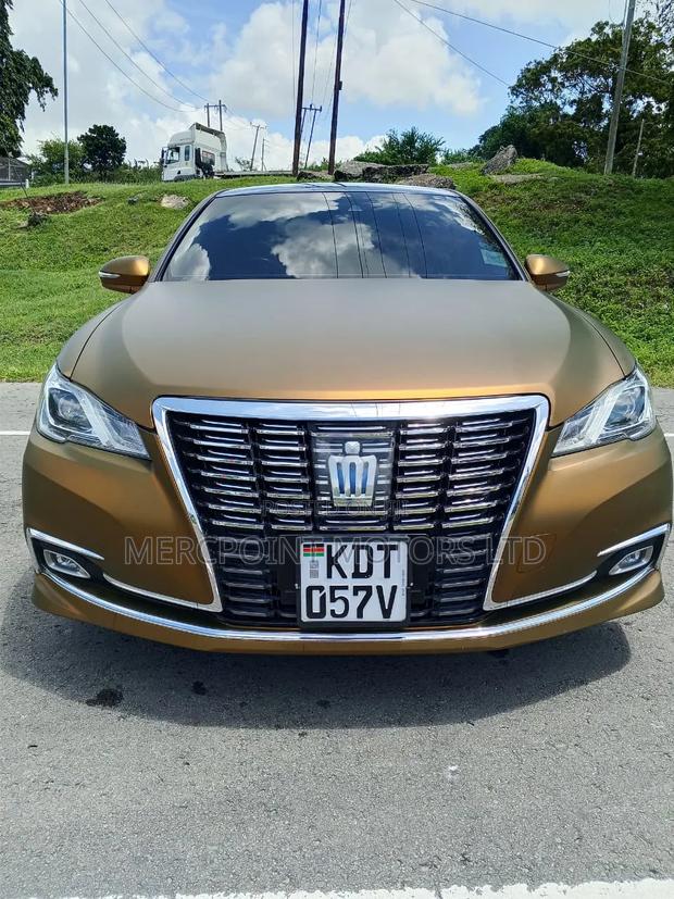 Toyota Crown 2018 White