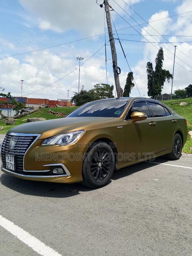 Toyota Crown 2018 White