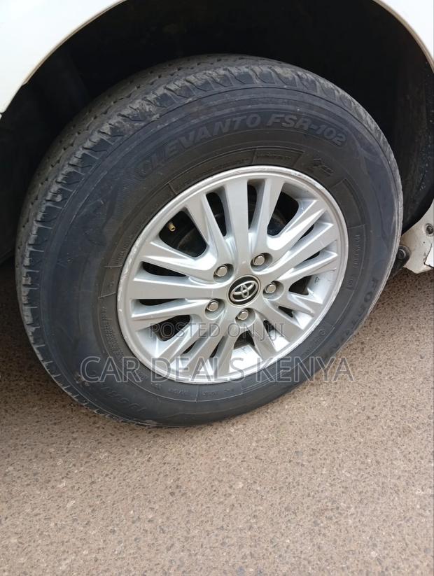 Toyota Noah 2.0 FWD (8 Seater) 2014 White