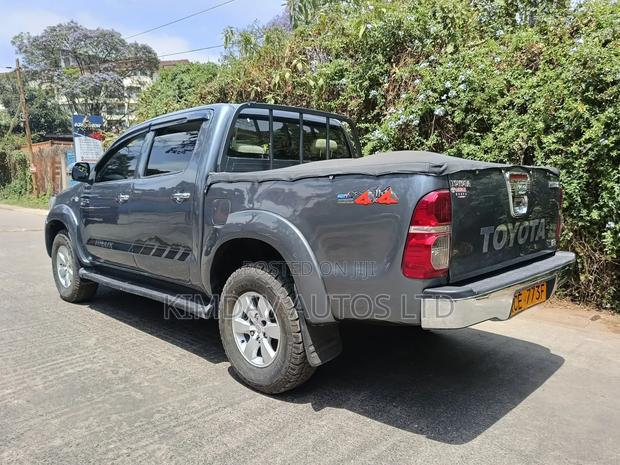 Toyota Hilux 3.0 D-4D Double Cab 2008 Gray