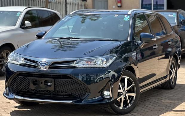 Toyota Corolla Fielder 1.5 Hybrid FWD 2019 Black