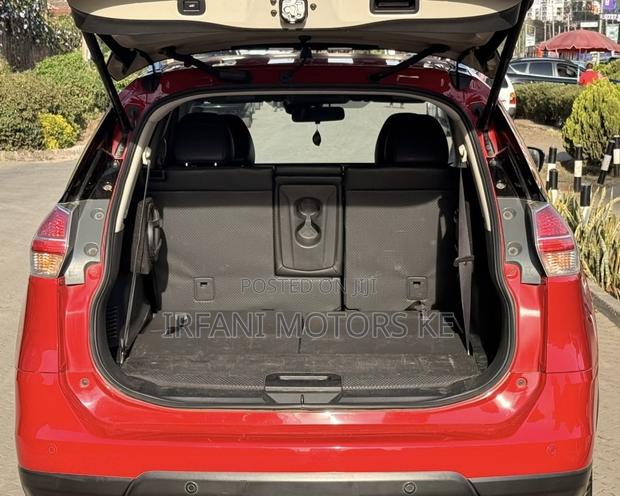 Nissan X-Trail 2.0 Petrol AWD 2017 Red