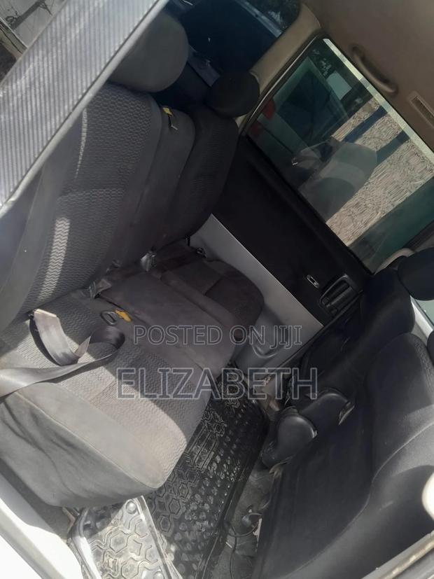 Toyota Voxy 2004 Silver