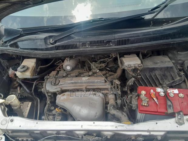 Toyota Voxy 2004 Silver
