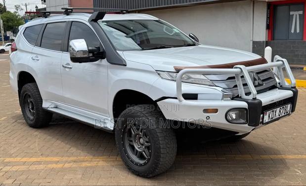Mitsubishi Pajero Sport 2022 White