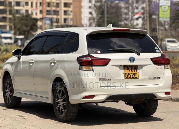 Toyota Corolla Fielder 1.5 Hybrid FWD 2016 White
