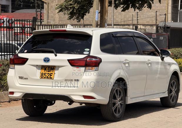 Toyota Corolla Fielder 1.5 Hybrid FWD 2016 White