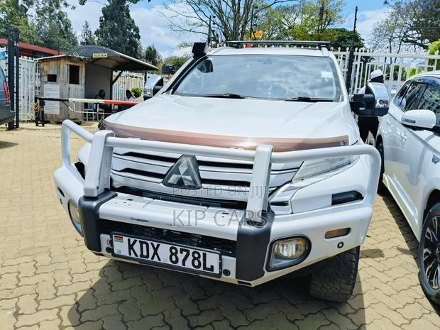 Mitsubishi Pajero Sport 2022 White