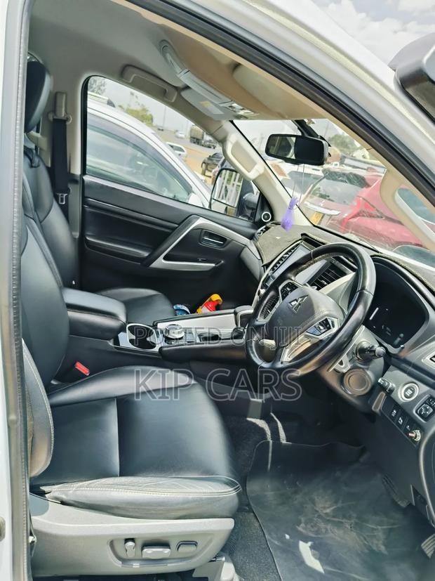 Mitsubishi Pajero Sport 2022 White