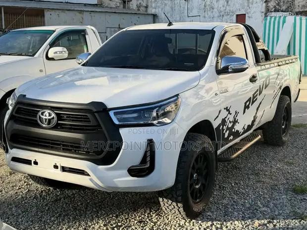 Toyota Hilux 2020 Off white