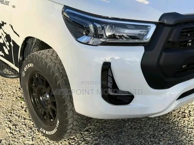 Toyota Hilux 2020 Off white
