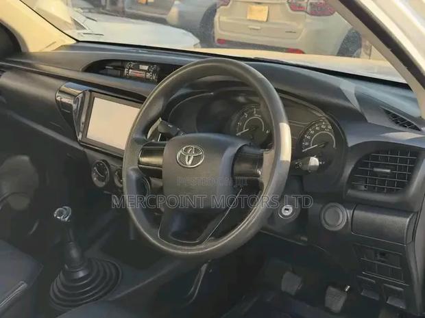 Toyota Hilux 2020 Off white