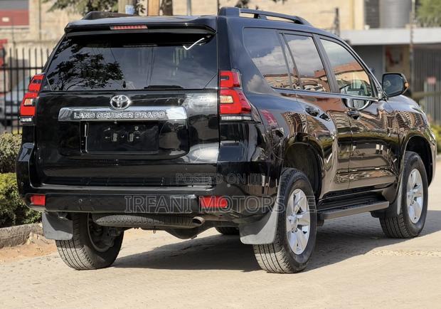 Toyota Land Cruiser Prado 2.8 2021 Matt Black