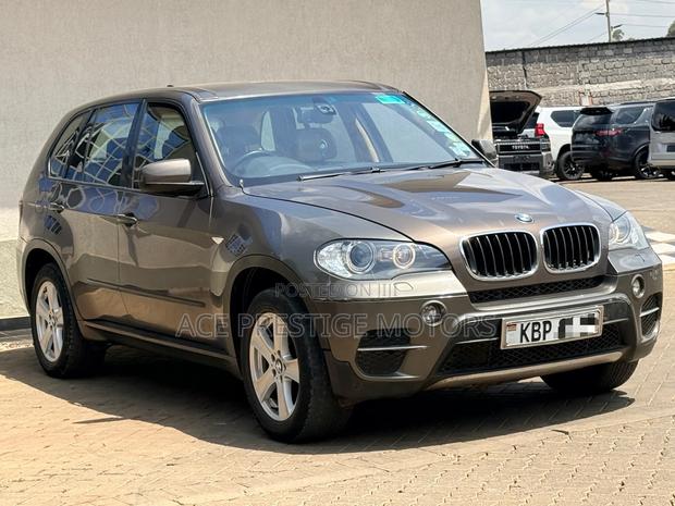 BMW X5 M 2010 Gold