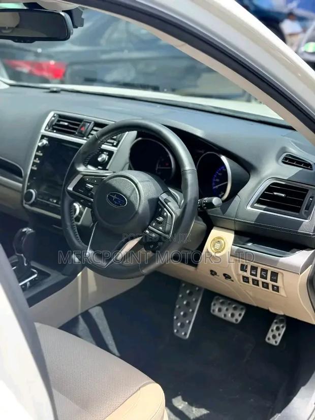 Subaru Outback Base AWD 2020 White
