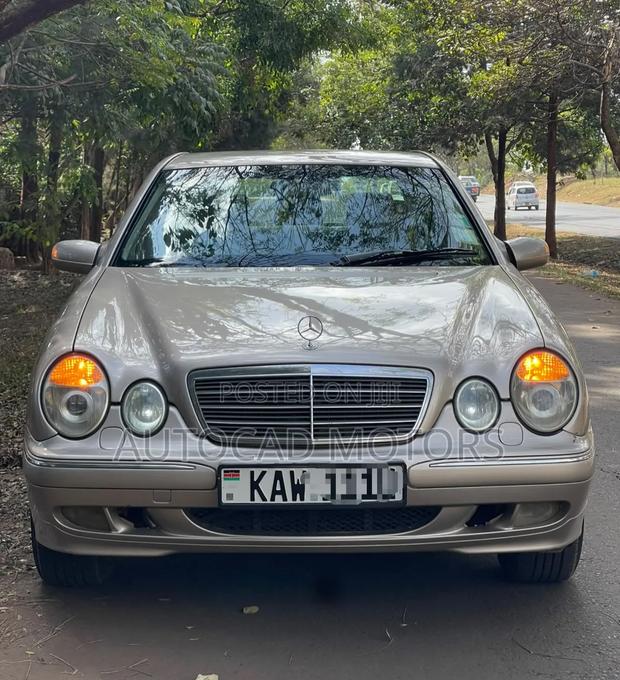 Mercedes-Benz E220 1999 Gold