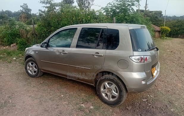 Mazda Demio 2007 Gold