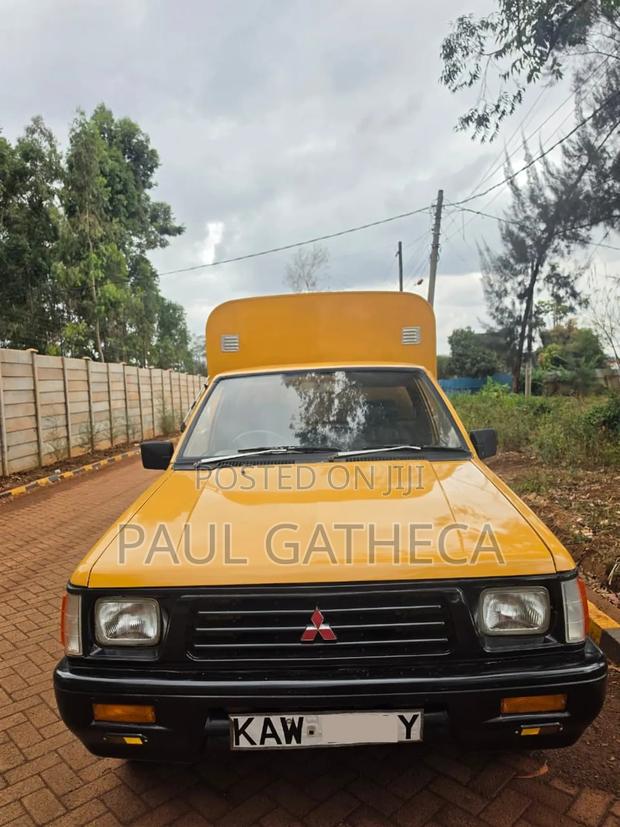 Mitsubishi L200 2006 Yellow