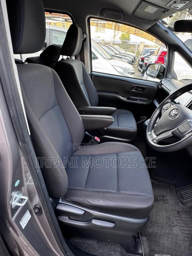 Toyota Noah 2.0 FWD (8 Seater) 2019 Gray