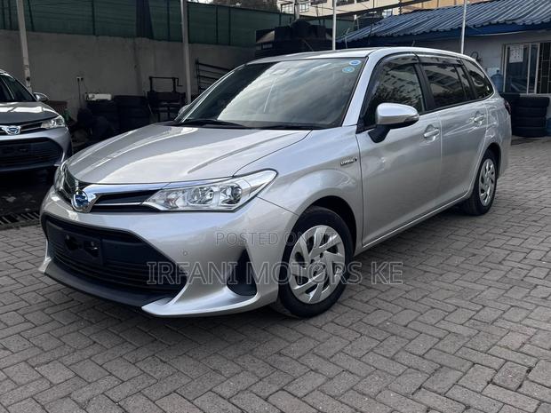 Toyota Corolla Fielder 1.5 Hybrid FWD 2020 Silver