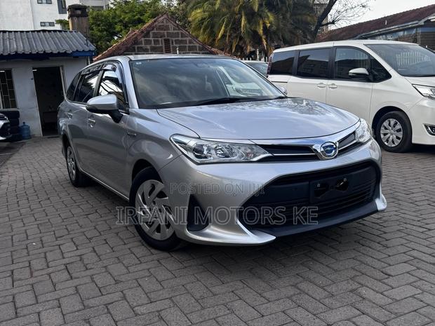 Toyota Corolla Fielder 1.5 Hybrid FWD 2020 Silver