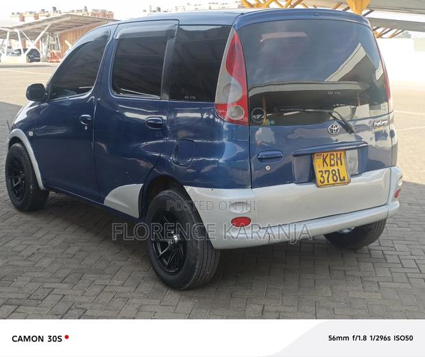 Toyota Fun Cargo 2003 Blue