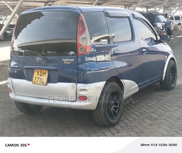 Toyota Fun Cargo 2003 Blue