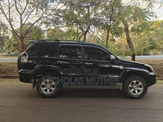 Toyota Land Cruiser 2005 Black