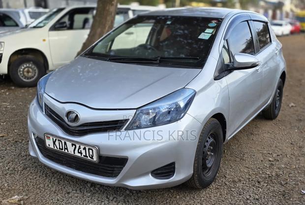 Toyota Vitz 2013 Gray