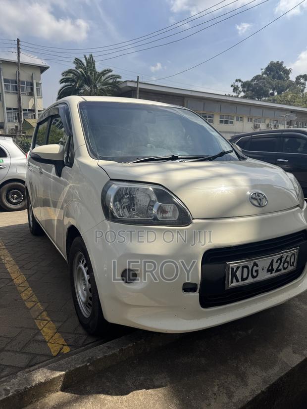 Toyota Porte 1.5 FWD 2014 Beige