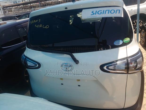 Toyota Sienta 2019 White