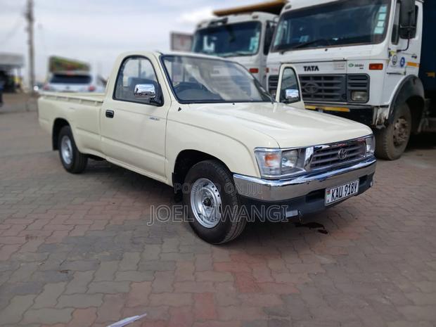 Toyota Hilux 2.5 Cab 2005 Beige