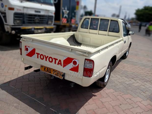 Toyota Hilux 2.5 Cab 2005 Beige