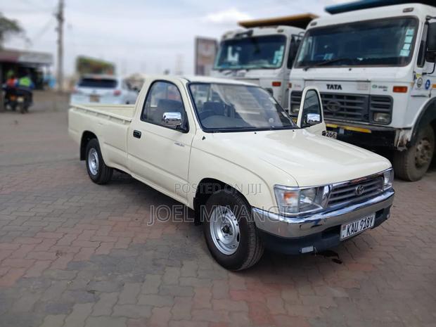 Toyota Hilux 2.5 Cab 2005 Beige
