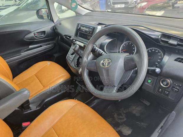 Toyota Wish 2012 Silver