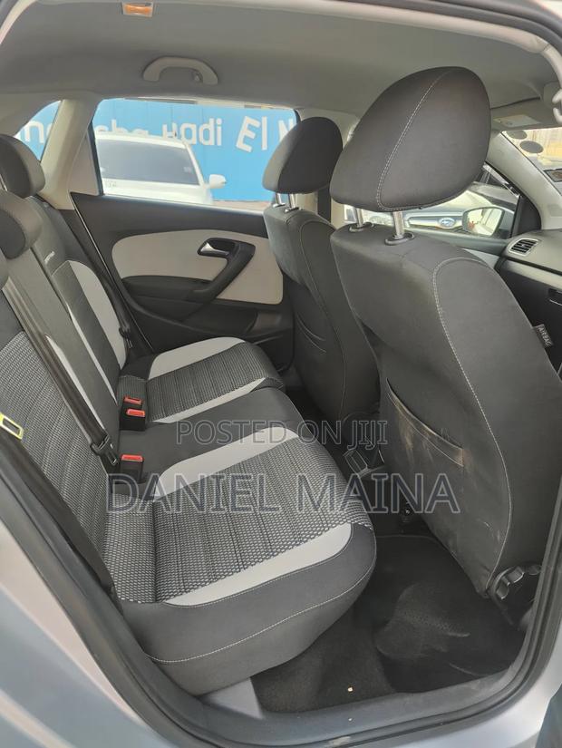 Volkswagen Polo 2012 Silver