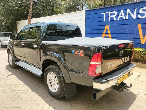 Toyota Hilux 2013 Black